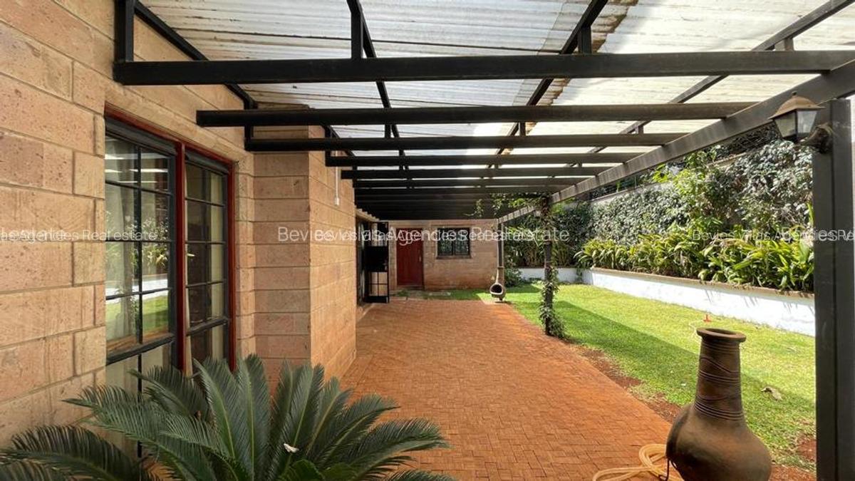 4 Bed Townhouse with En Suite in General Mathenge - 1