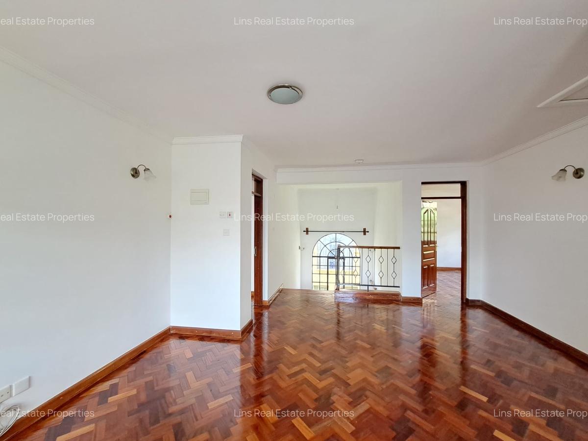 4 Bed Townhouse with En Suite in Kitisuru - 14