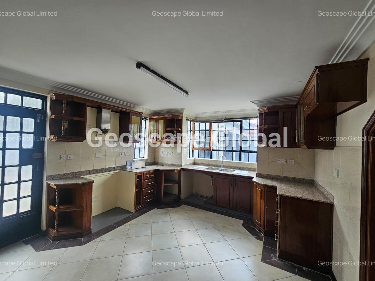 5 Bed House with En Suite in Runda - 4