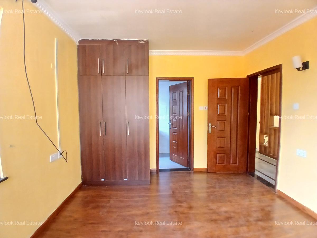 5 Bed Townhouse with En Suite at Lavington - 4