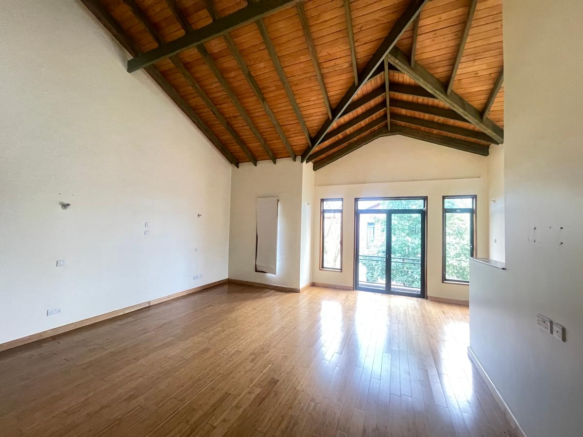 5 Bed Townhouse with En Suite in Lavington - 15