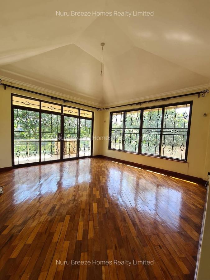 4 Bed Townhouse with En Suite in Ridgeways - 8