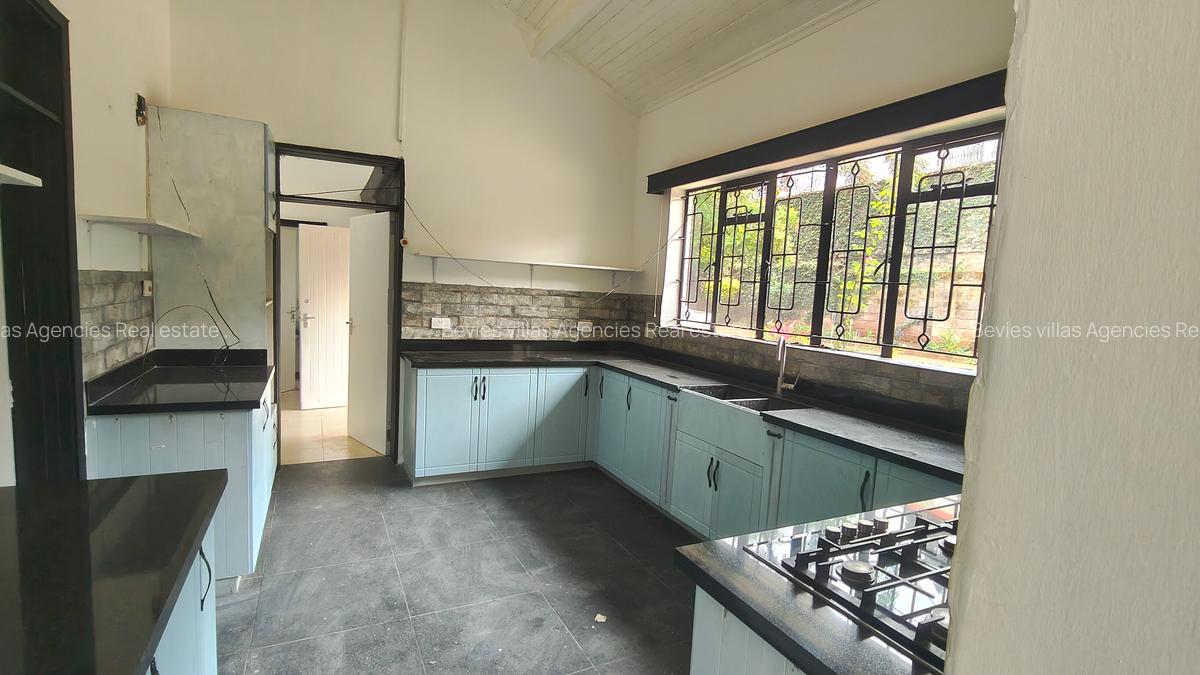 4 Bed House with En Suite at Lavington - 3