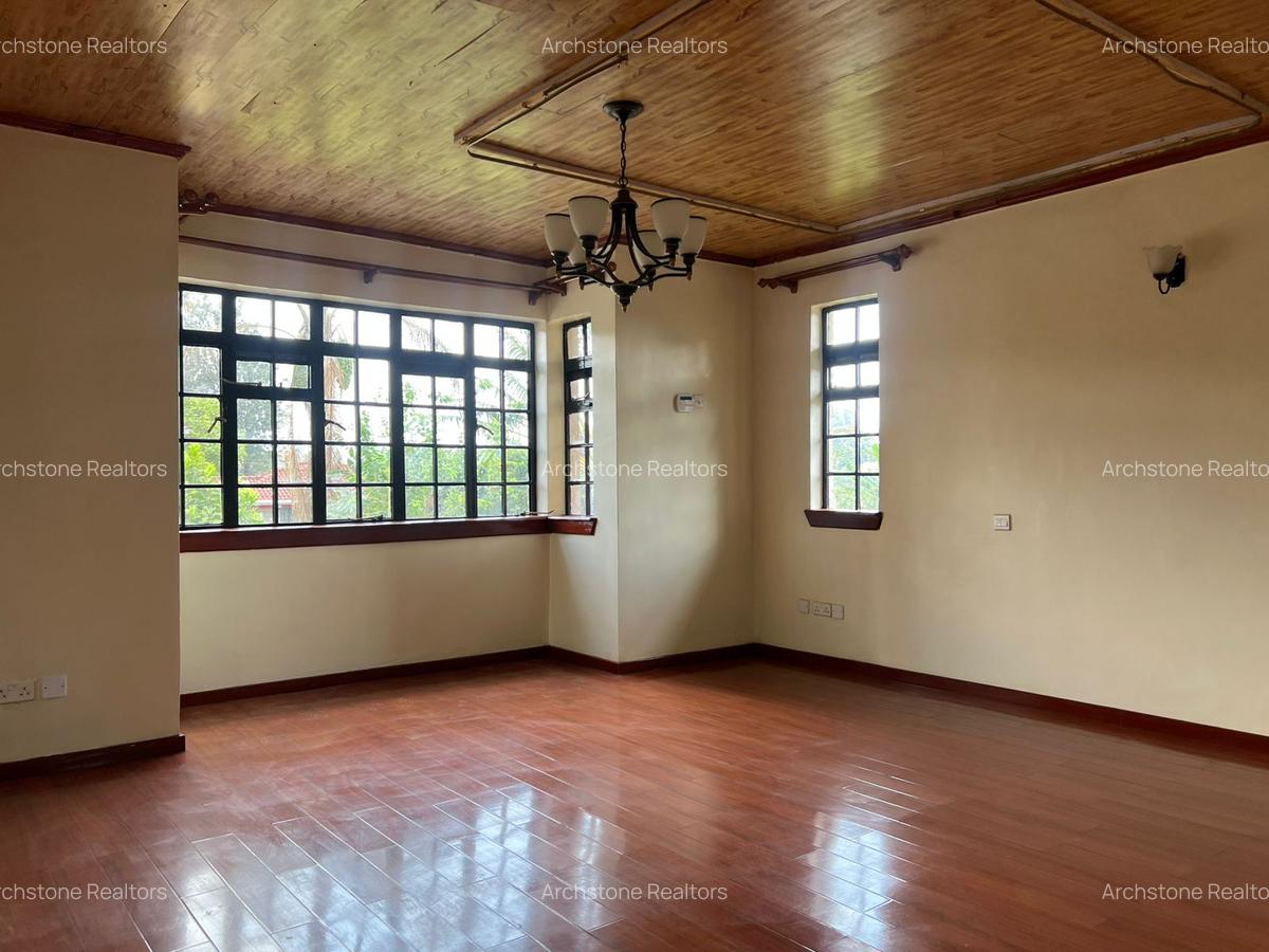 5 Bed House with En Suite in Runda - 3