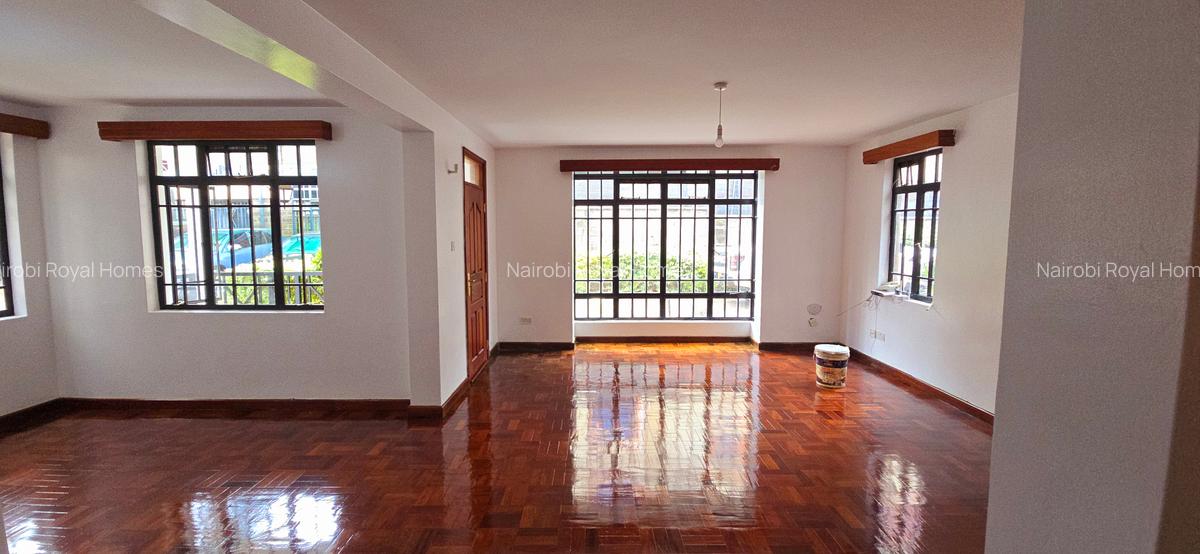 5 Bed Townhouse with En Suite at Lavington Road - 4
