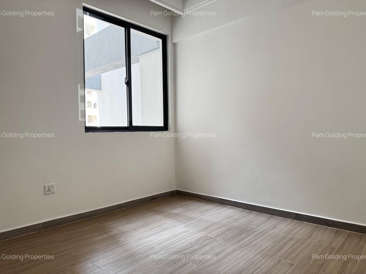 2 Bed Apartment with En Suite in Riverside - 13