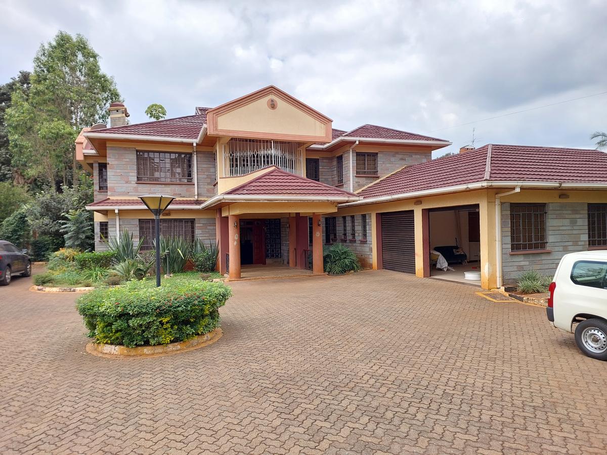 5 Bed House with En Suite at Flem Tree - 3