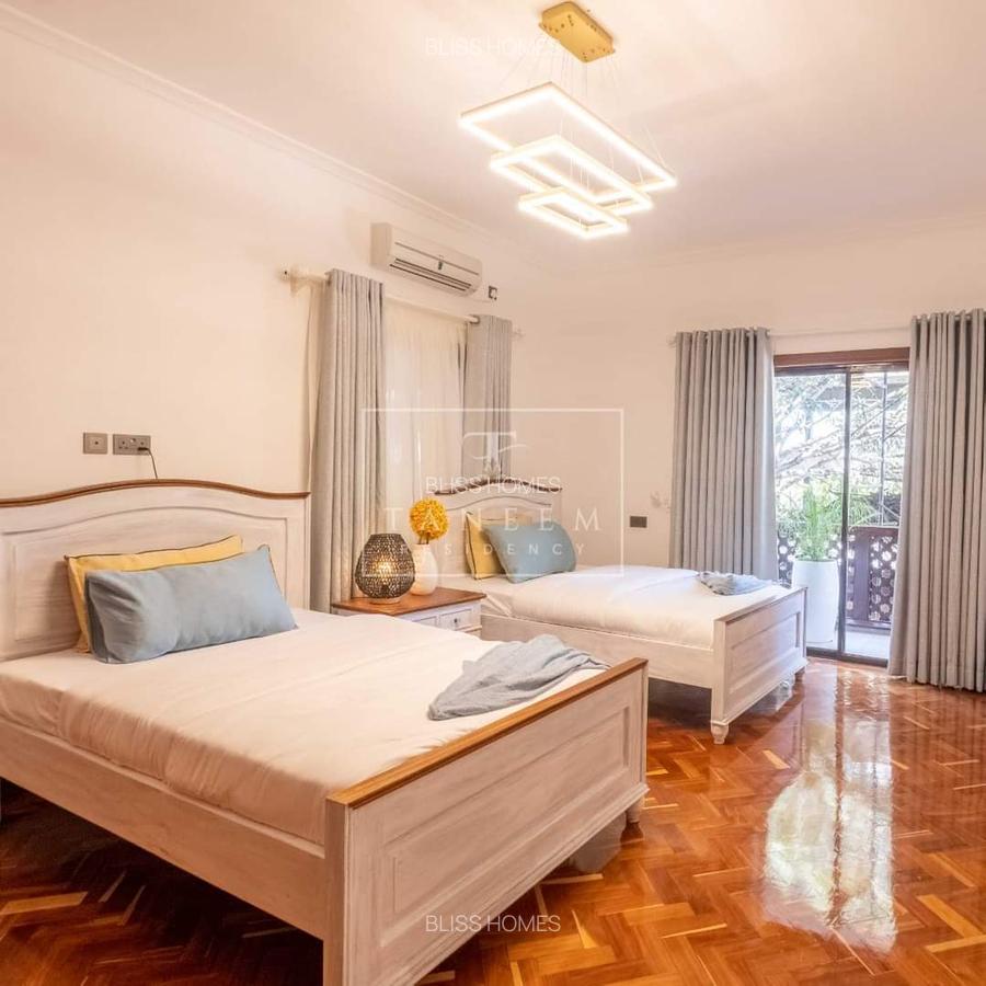 3 Bed Apartment with En Suite at Neem Avenue - 15