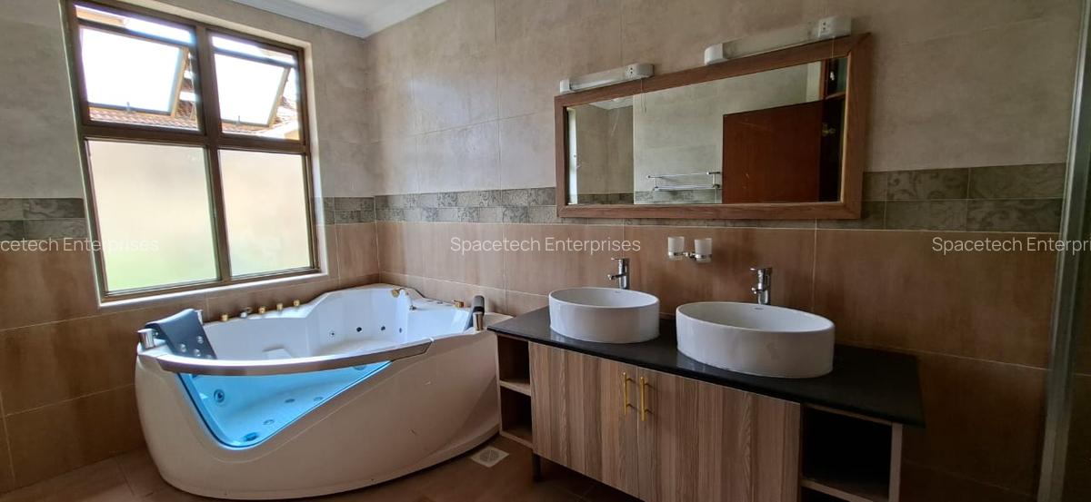 5 Bed Townhouse with En Suite in Lavington - 11