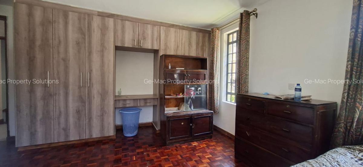 6 Bed House with En Suite in Runda - 10