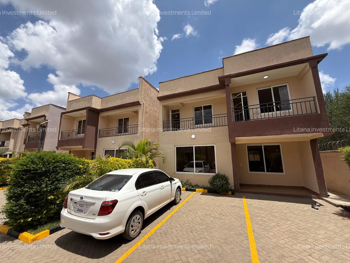 4 Bed Townhouse with En Suite at Gateway Mall - 1
