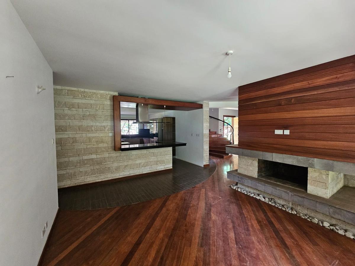 5 Bed House with En Suite in Runda - 8