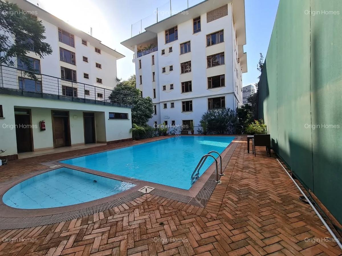 3 Bed Apartment with En Suite at Riverside Drive - 1