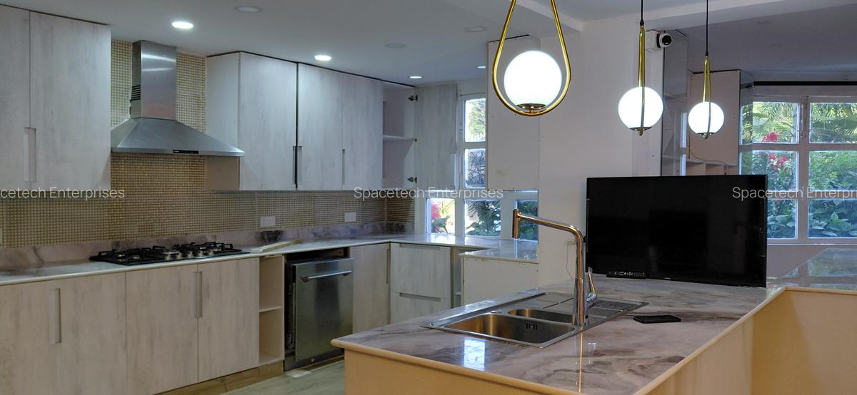 5 Bed House with En Suite in Runda - 16