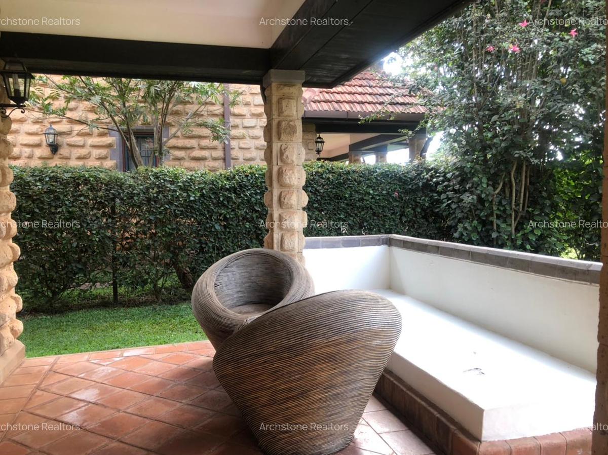 3 Bed House with En Suite in Ridgeways - 8