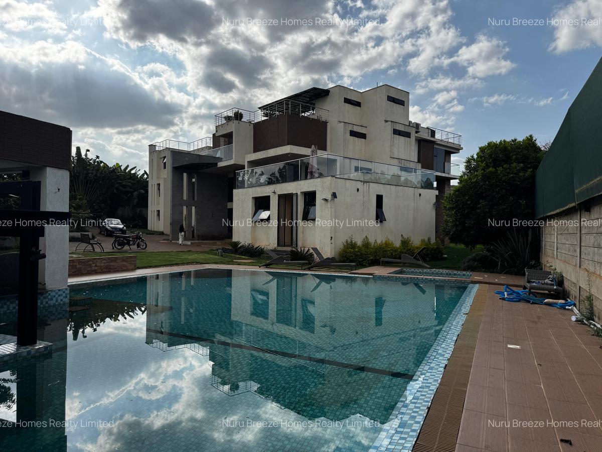 5 Bed House with En Suite in Runda - 1