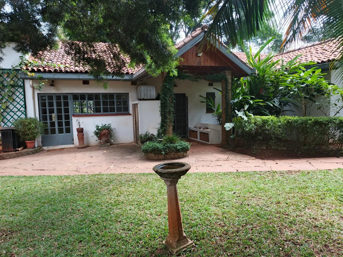 4 Bed Villa with En Suite at Lavington - 5
