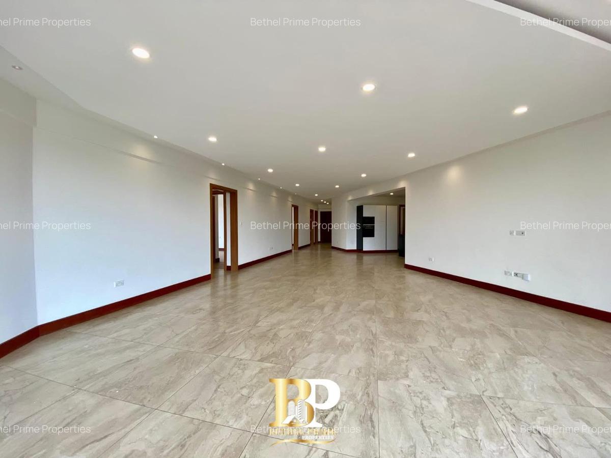 4 Bed Apartment with En Suite in Parklands - 6