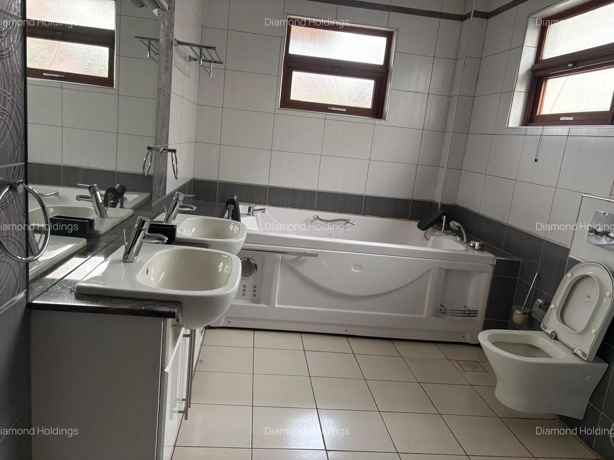 4 Bed Apartment with En Suite at Parklands - 9