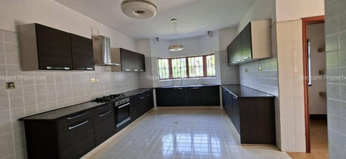 5 Bed Villa with En Suite in Runda - 10