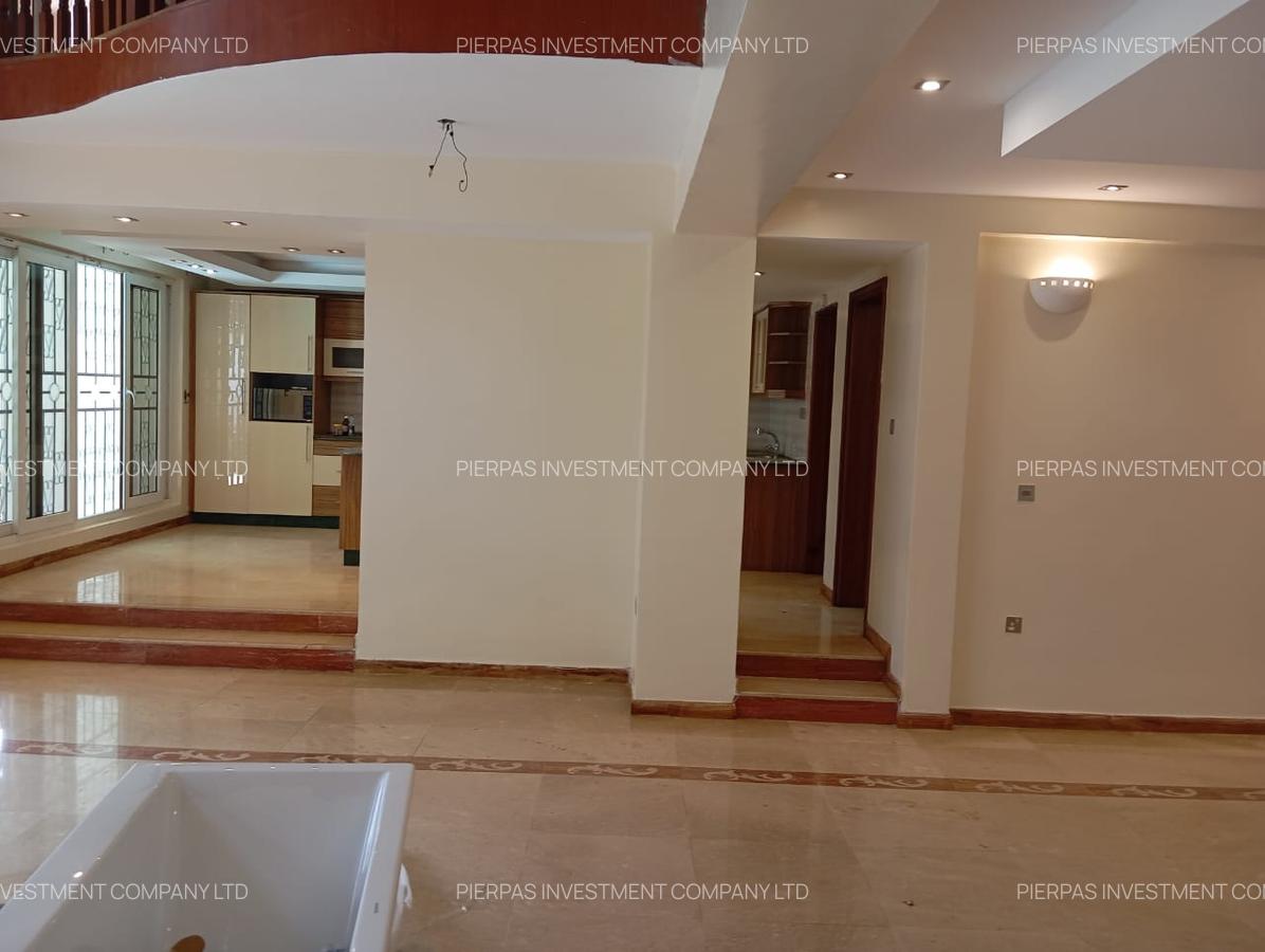 5 Bed Townhouse with En Suite in Lavington - 11
