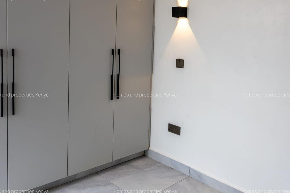 4 Bed Townhouse at Corner Kamakis - 9