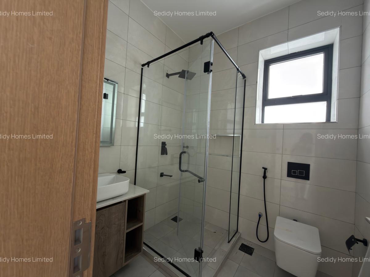 3 Bed Apartment with En Suite in Brookside - 9