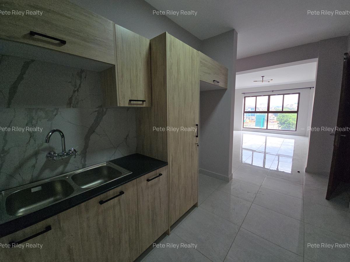 3 Bed Apartment with En Suite at School Lane - 8
