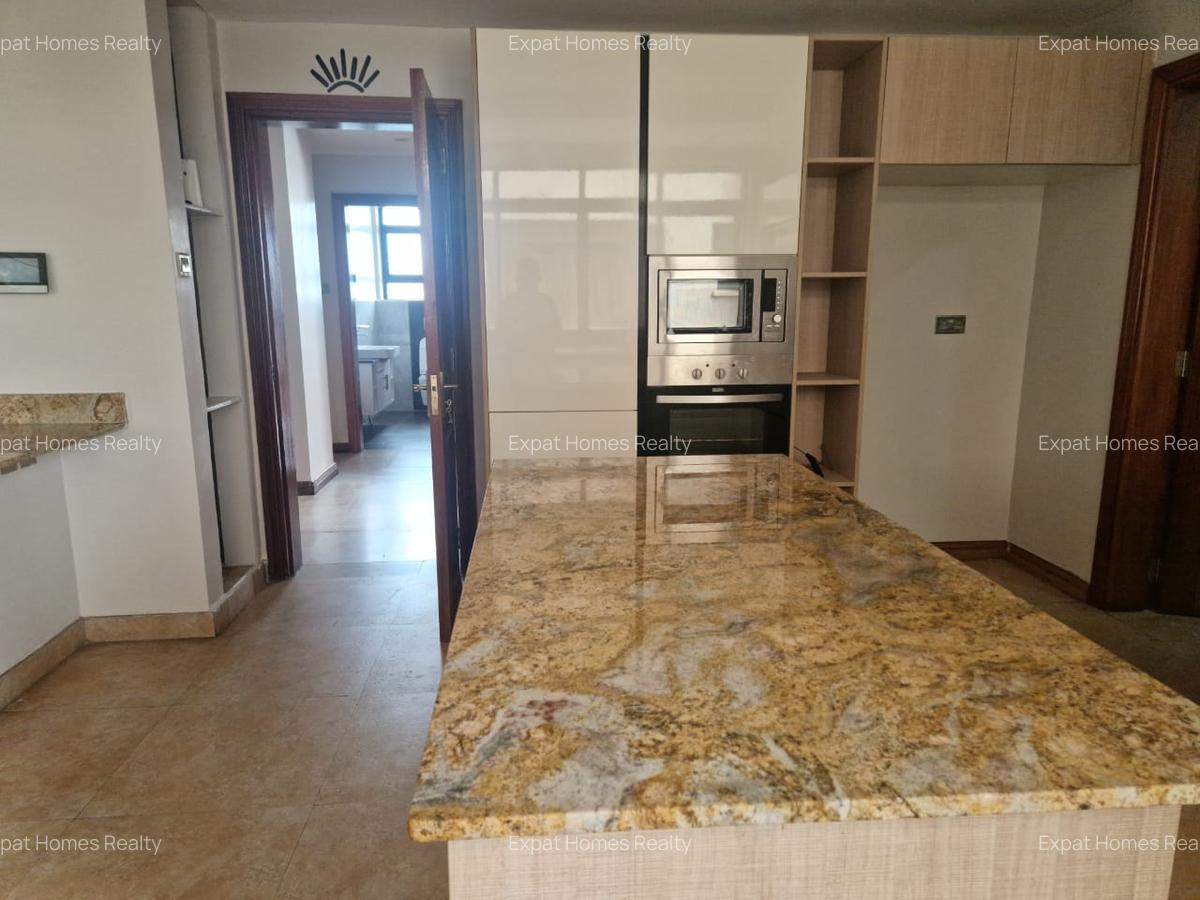 3 Bed Apartment with En Suite in Riverside - 11