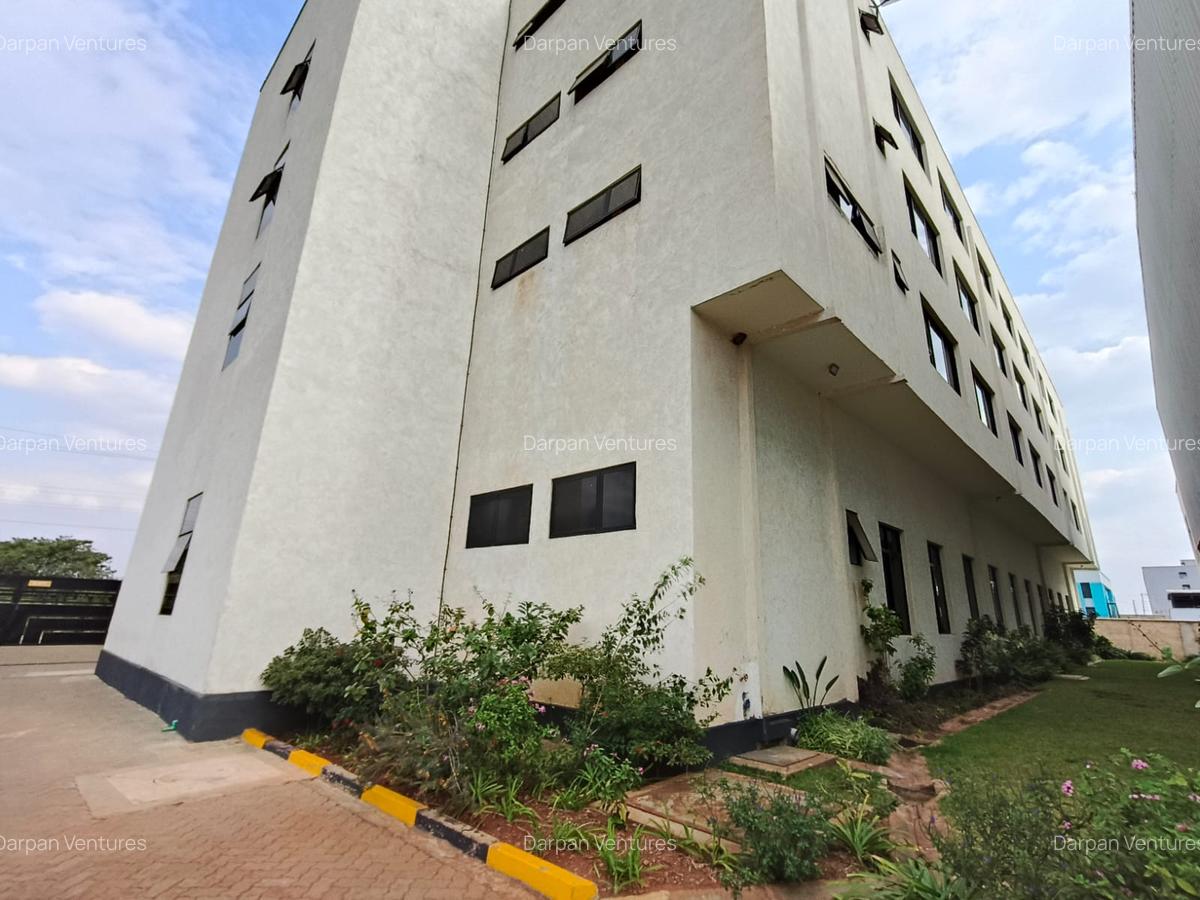 5,000 ft² Office with Service Charge Included in Tatu City - 2