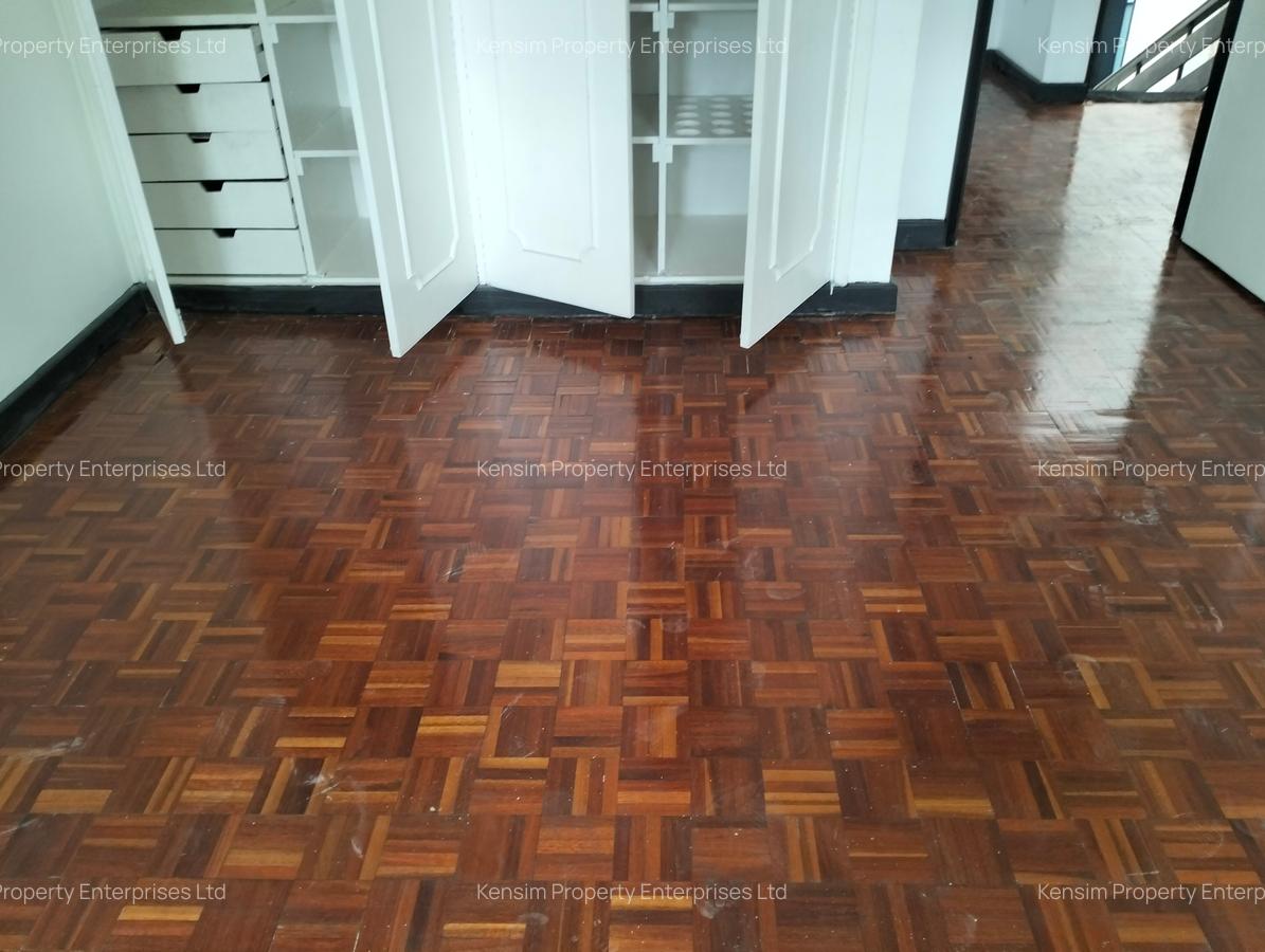 4 Bed Townhouse with En Suite in Lavington - 19