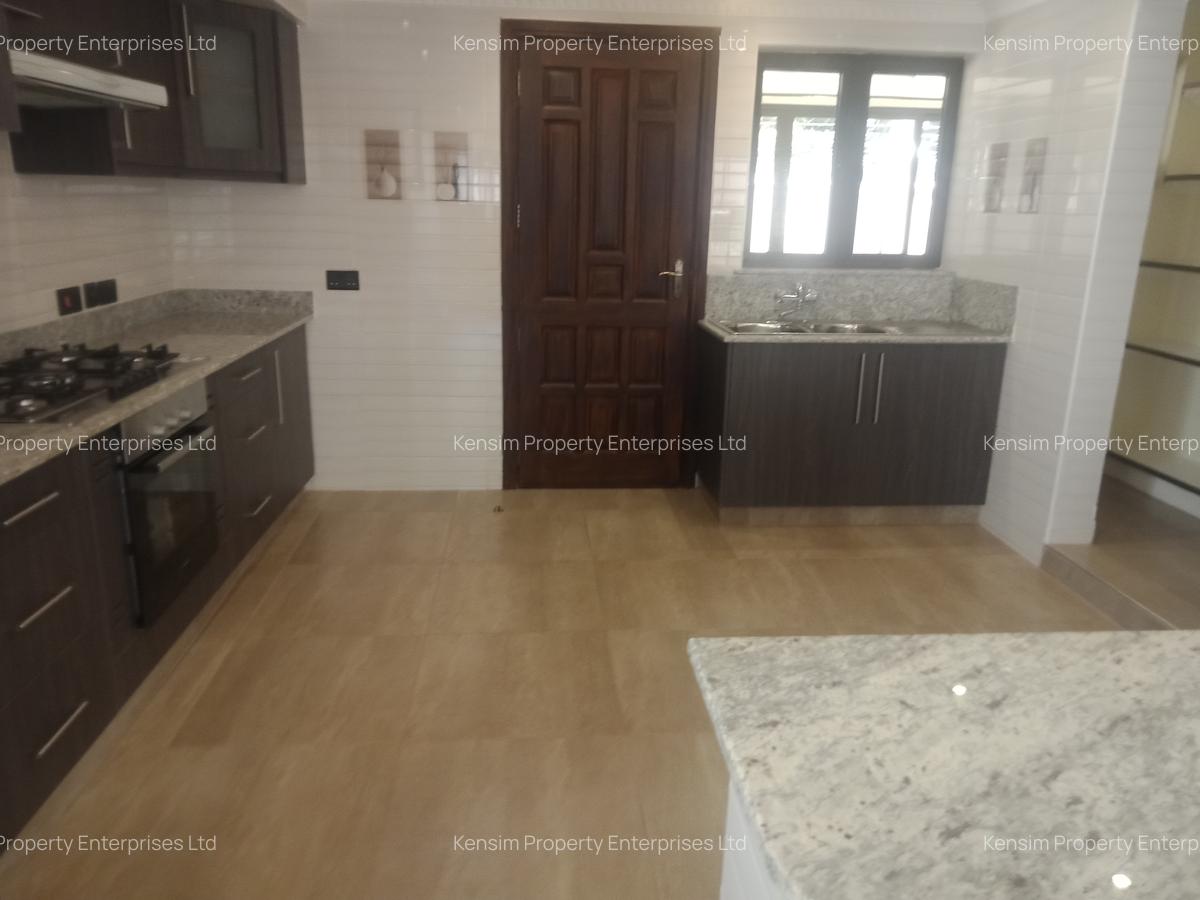 5 Bed Townhouse with En Suite in Lavington - 18