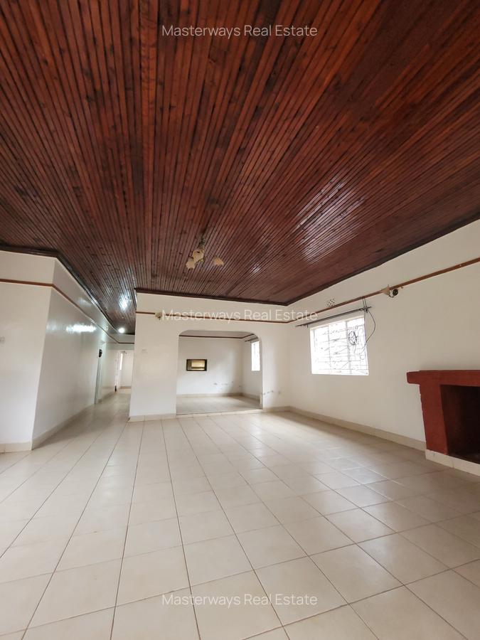 5 Bed House with En Suite at Mountain View Estate - 9