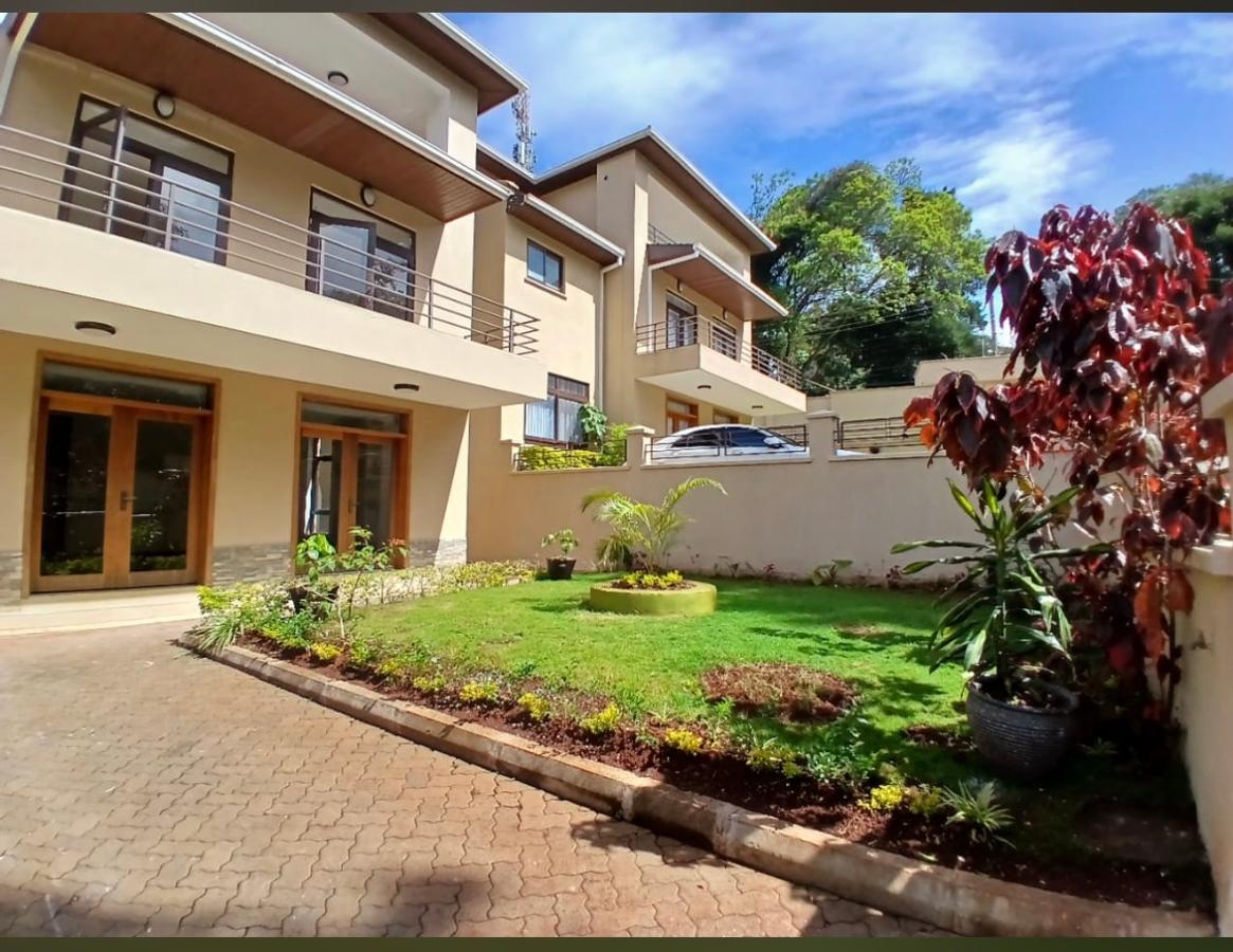 5 Bed Townhouse with En Suite in Lavington - 2