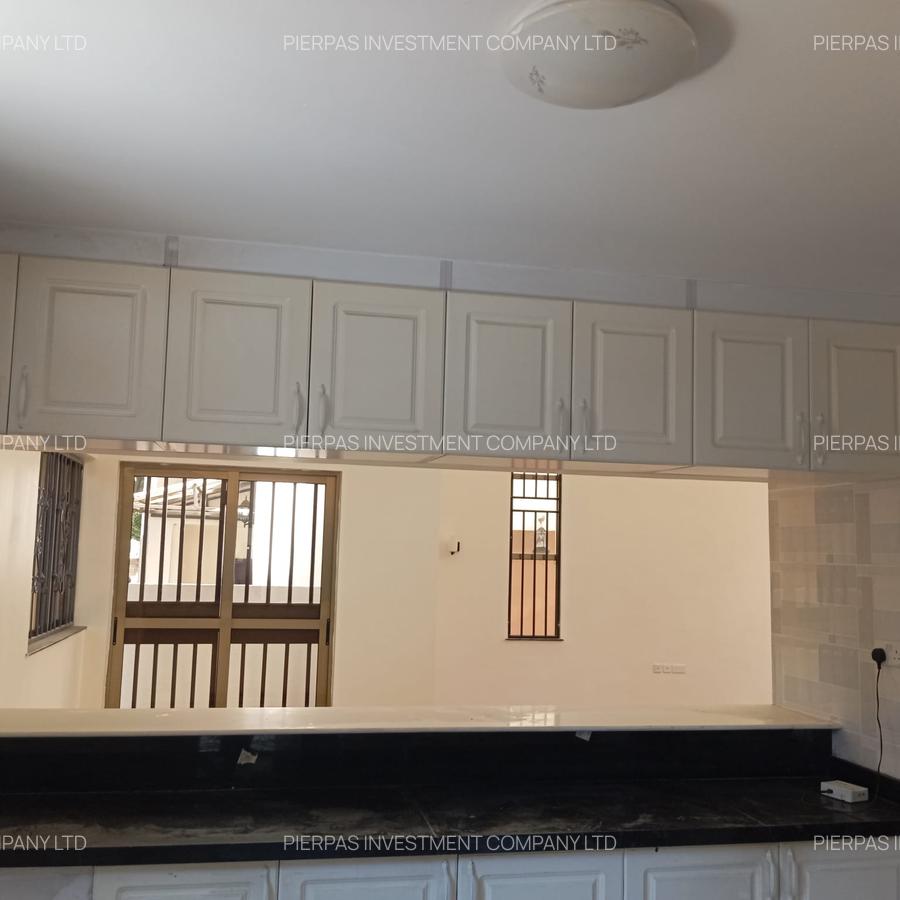5 Bed Townhouse with En Suite in Lavington - 6
