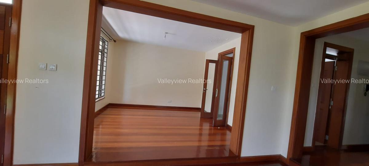 5 Bed Townhouse with En Suite at Lavington - 15