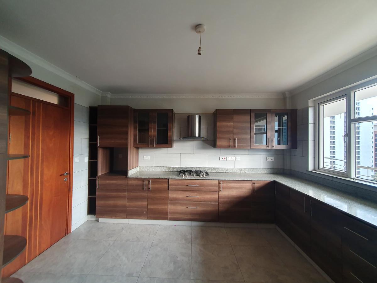 4 Bed Apartment with En Suite at Githuri Rd - 7