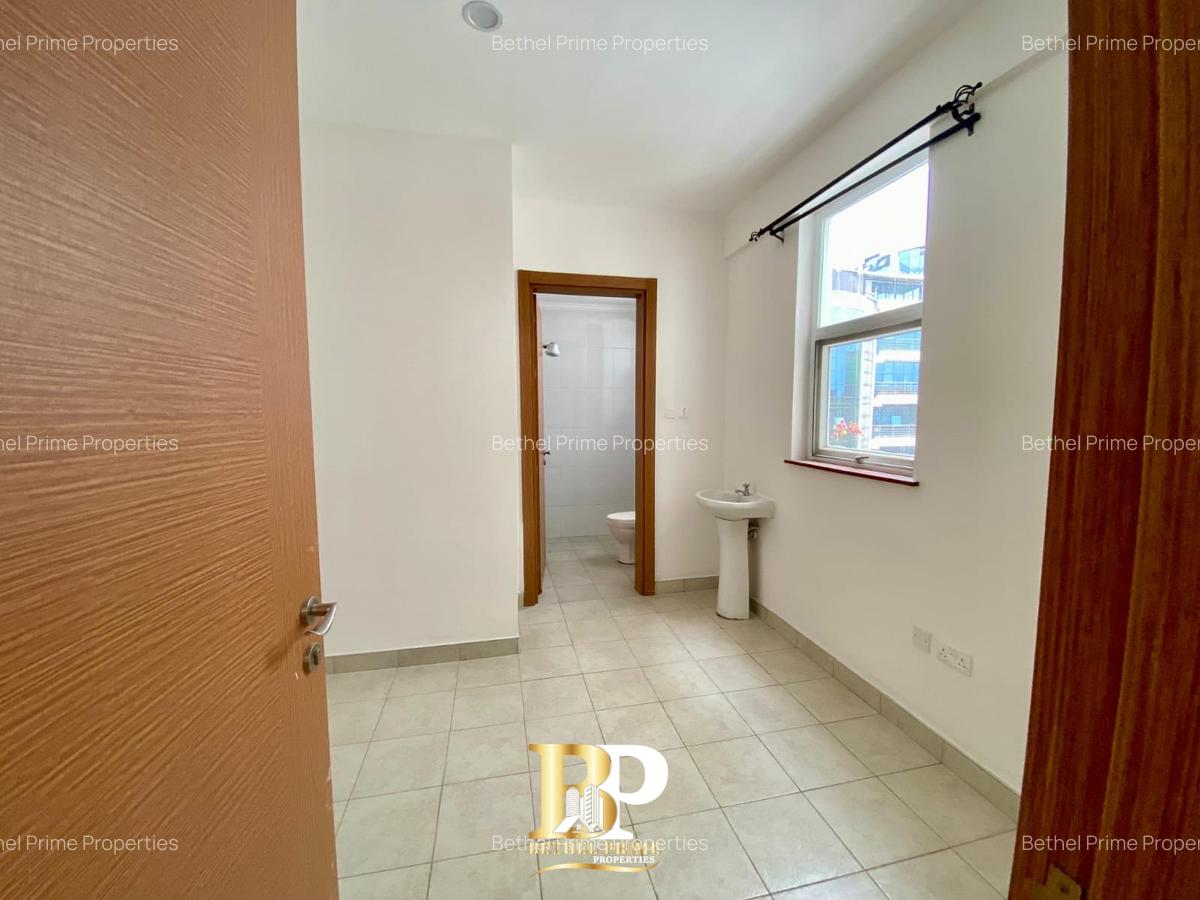 4 Bed Apartment with En Suite in Parklands - 16