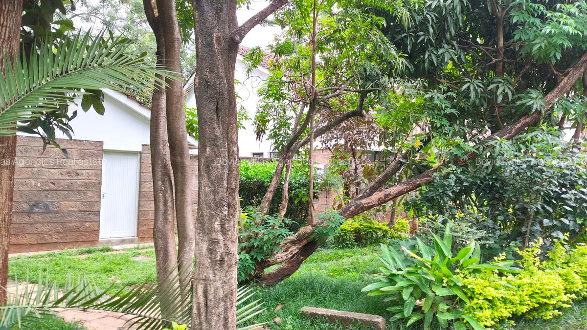 4 Bed House with En Suite at Lavington - 1
