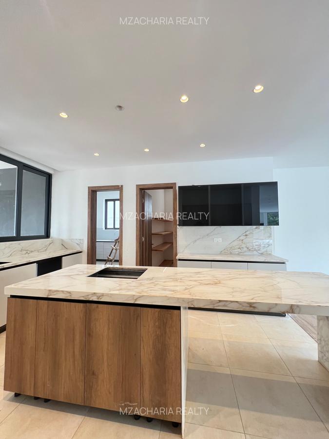 5 Bed Villa with En Suite in Nyari - 12