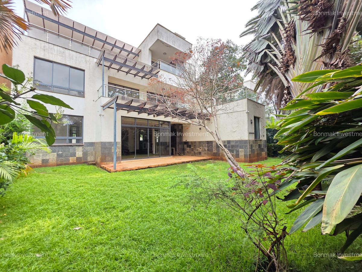 5 Bed Townhouse with En Suite at Lavington Green - 3