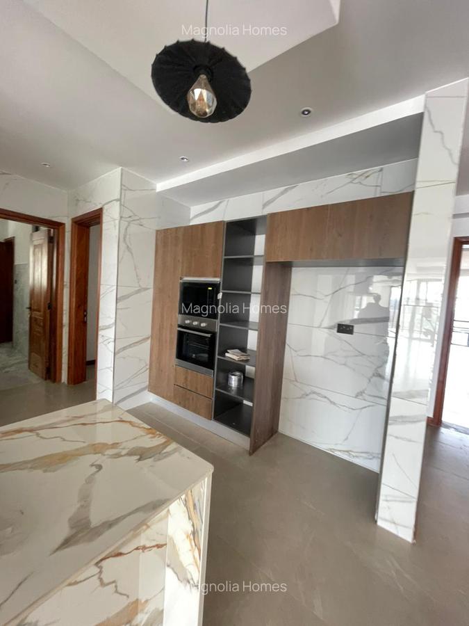 4 Bed Apartment in Riverside - 4