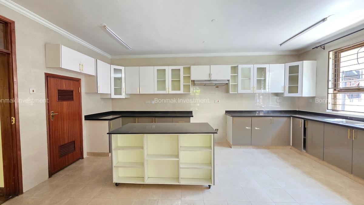 5 Bed Townhouse with En Suite at Lavington Green - 6