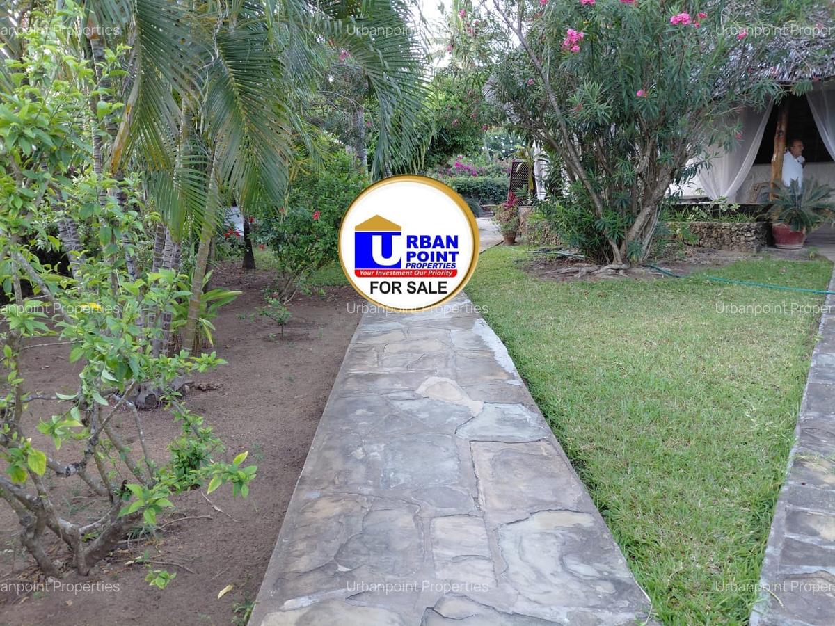 4 Bed Villa with En Suite in Watamu - 6