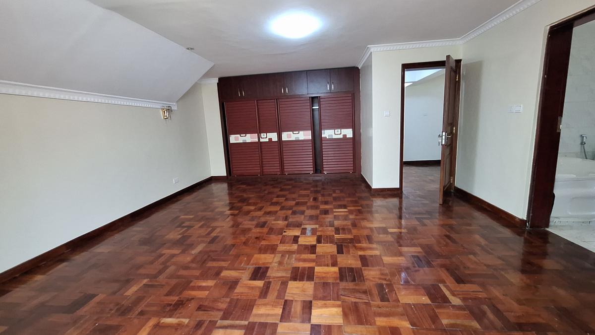 4 Bed Townhouse with En Suite at Othaya Road - 11