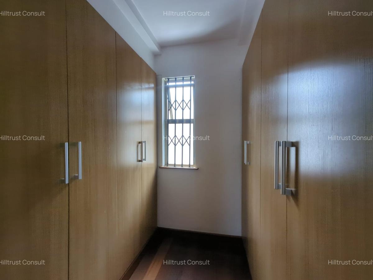 5 Bed Townhouse with En Suite in Lavington - 6