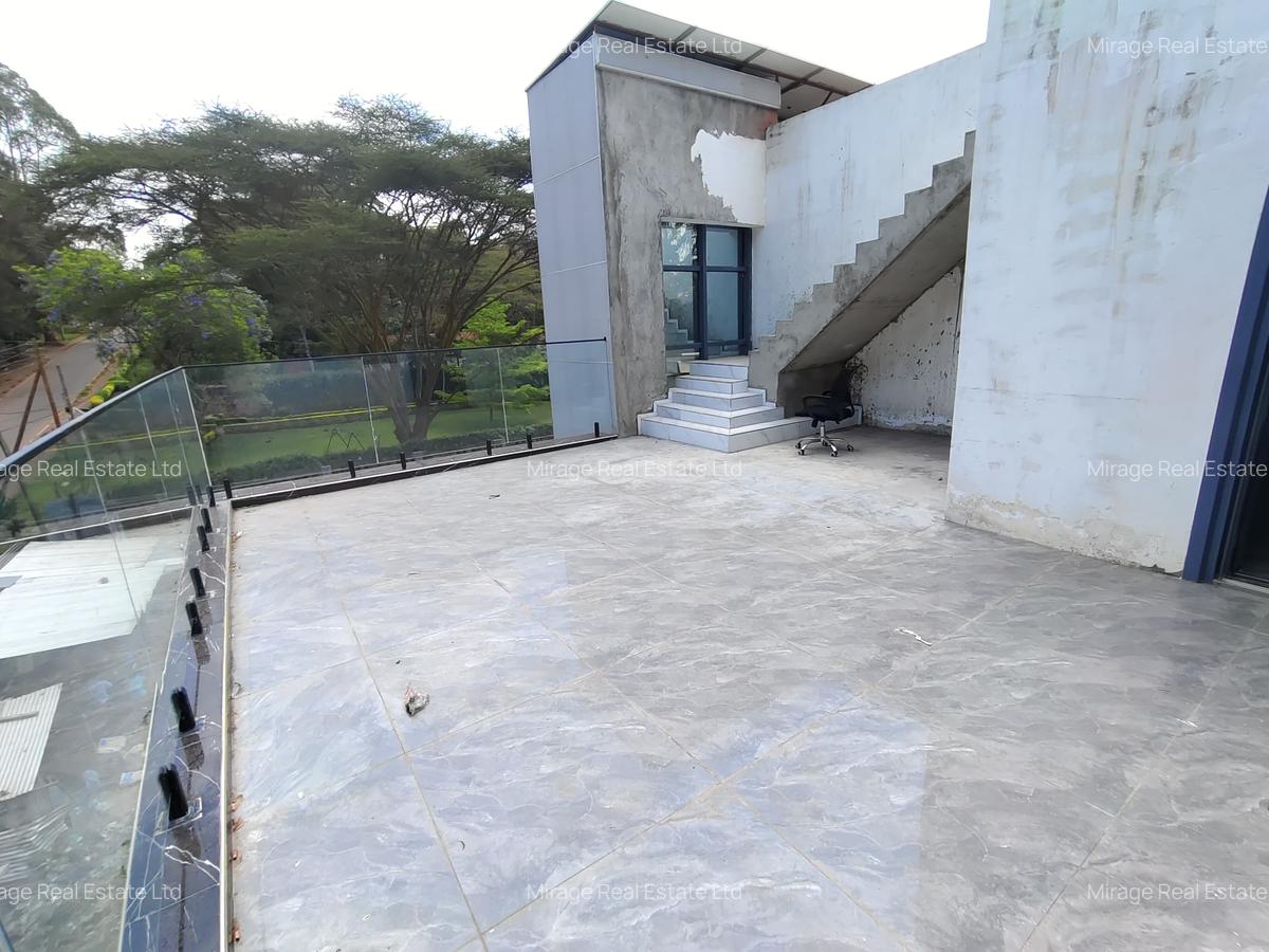 5 Bed Villa with En Suite in Lavington - 12