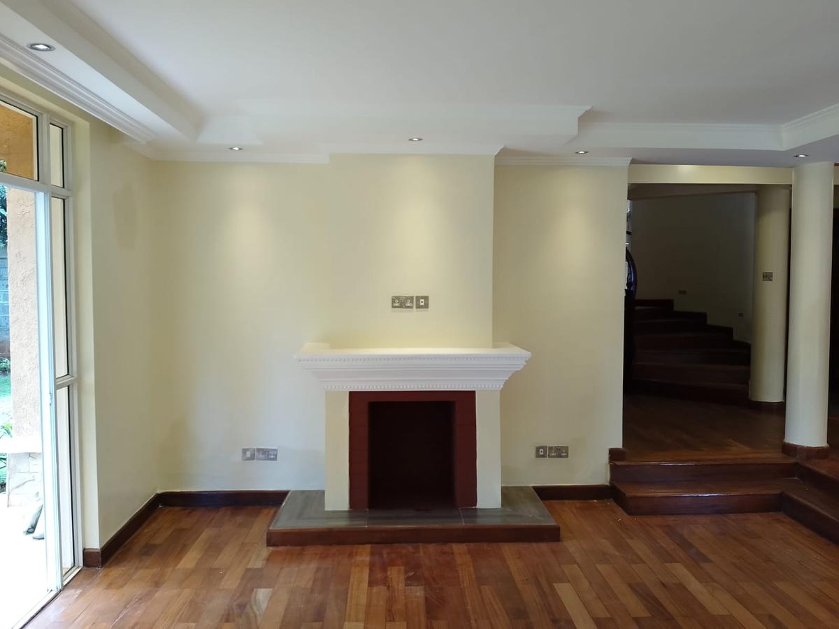 5 Bed House with En Suite in Lavington - 5
