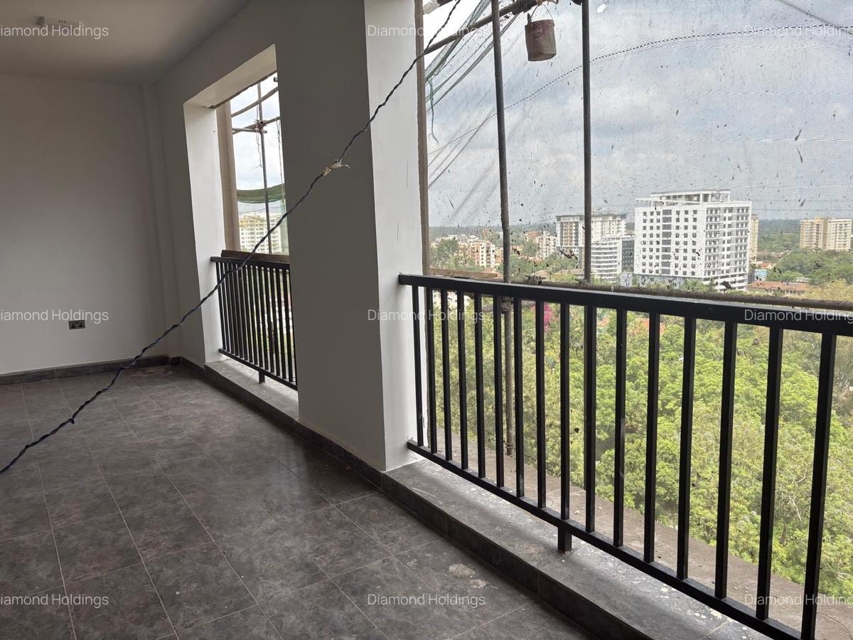 3 Bed Apartment with En Suite in Brookside - 1