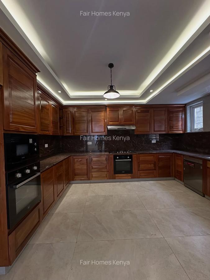 5 Bed Townhouse with En Suite at Lavington Green - 13